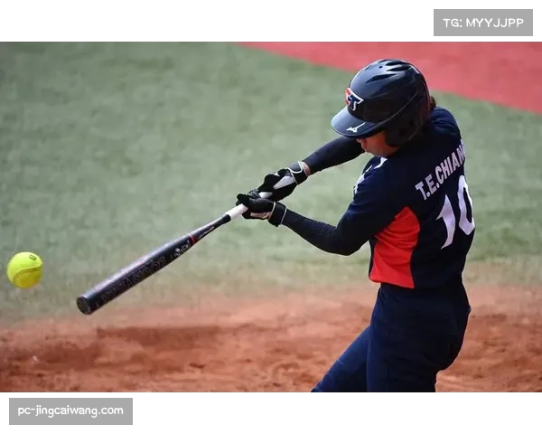 “全垒打”公益计划在非洲启动，旨在为女童提供垒球装备与训练